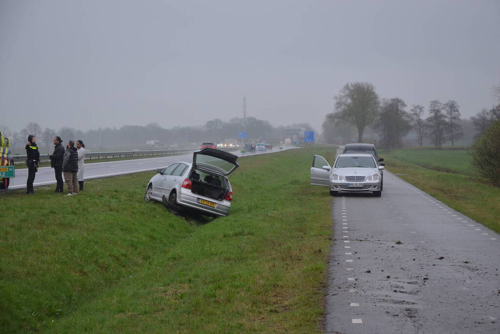 Automobilist verliest macht over stuur en belandt in greppel