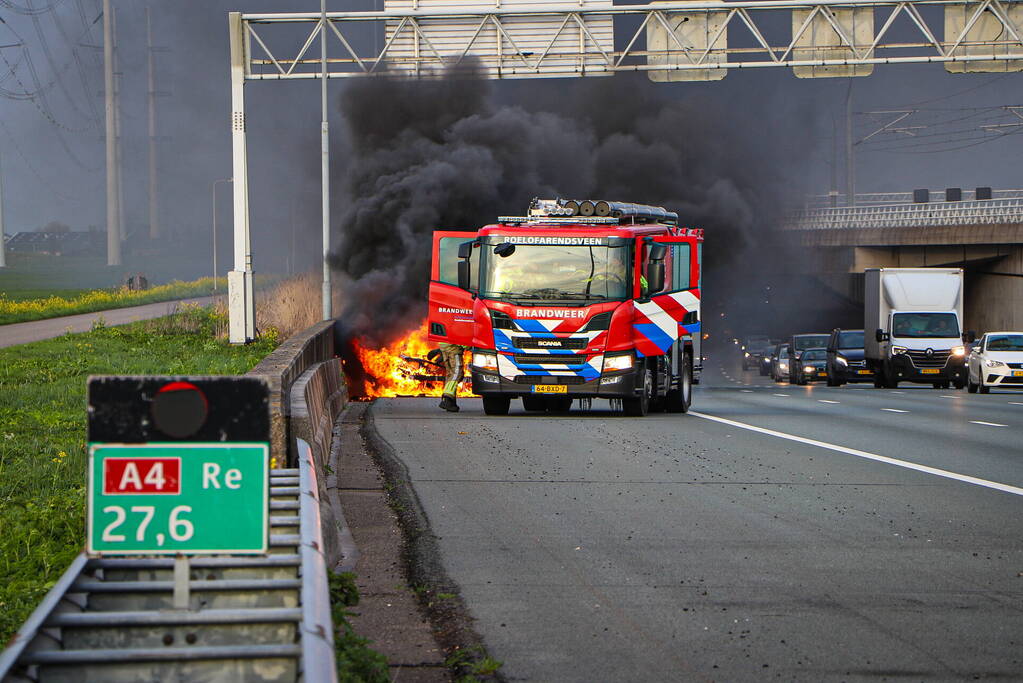 Auto brand volledig af, a4 grotendeels afgesloten