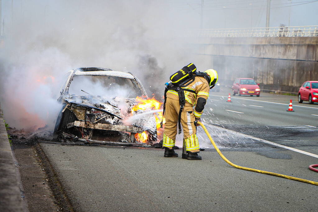 Auto brand volledig af, a4 grotendeels afgesloten