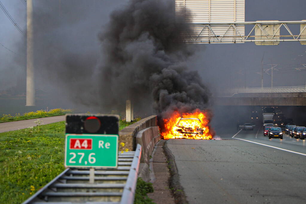 Auto brand volledig af, a4 grotendeels afgesloten