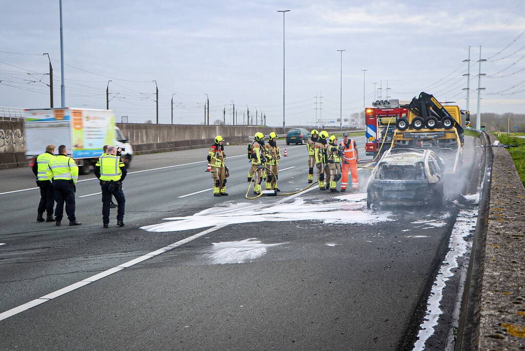 Auto brand volledig af, a4 grotendeels afgesloten