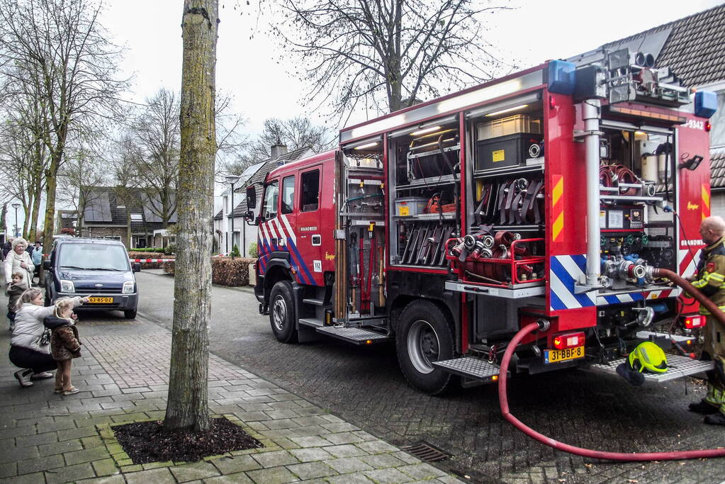 Garage aan woning met auto volledig afgebrand