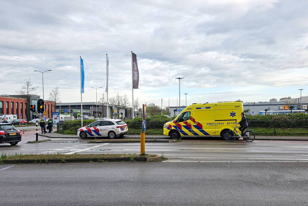 Twee fietsers botsen op fietspad