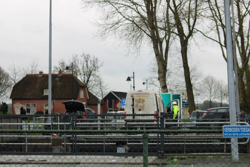 Scheepvaartverkeer in sluis gestremd door hijswerkzaamheden