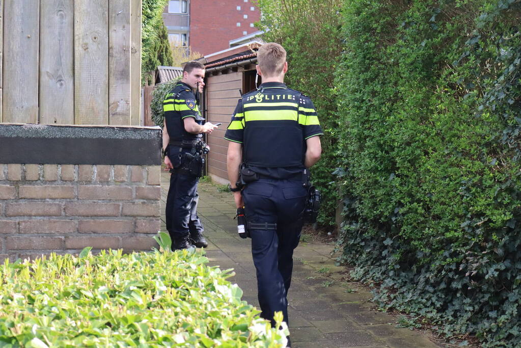 Persoon gewond naar ziekenhuis na rookinhalatie