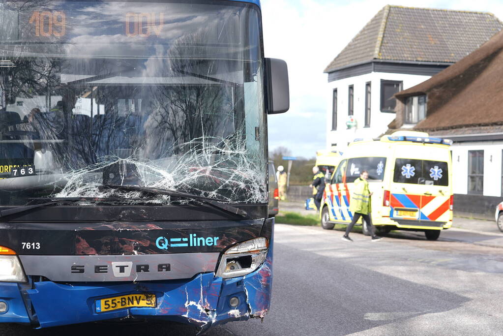 Twee gewonden waarvan een ernstig bij ongeval tussen Qliner en auto