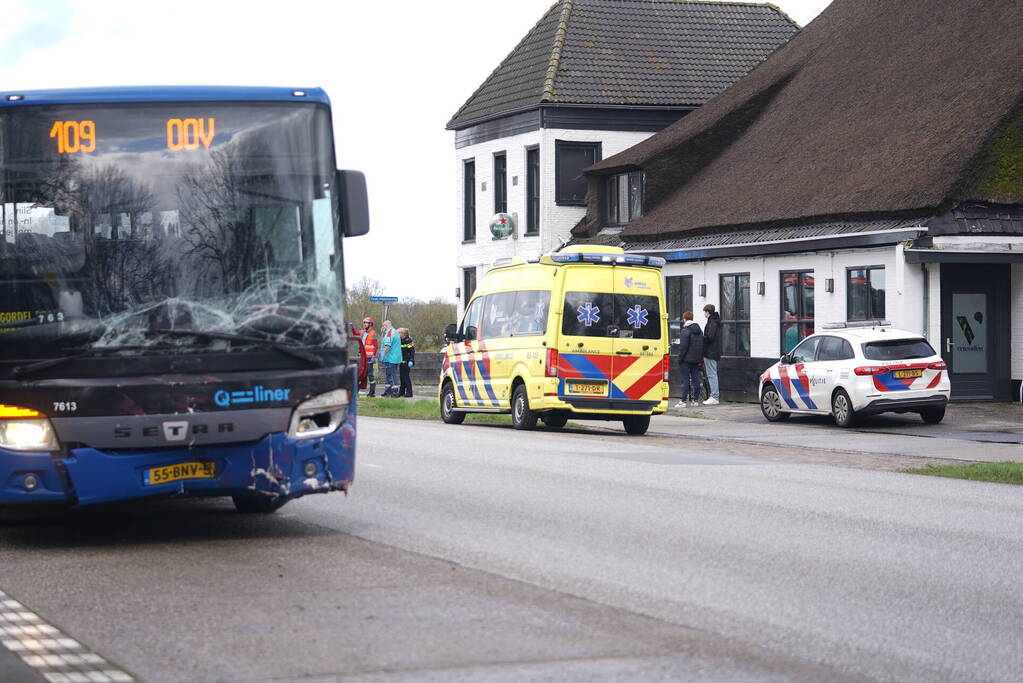 Twee gewonden waarvan een ernstig bij ongeval tussen Qliner en auto