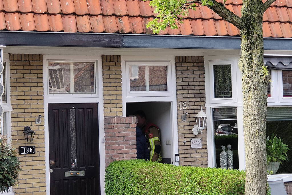 Brandweer controleert meterkast op mogelijke brand