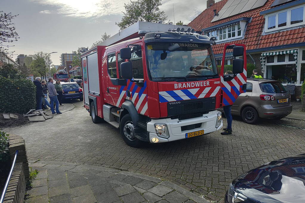 Brandweer controleert meterkast op mogelijke brand