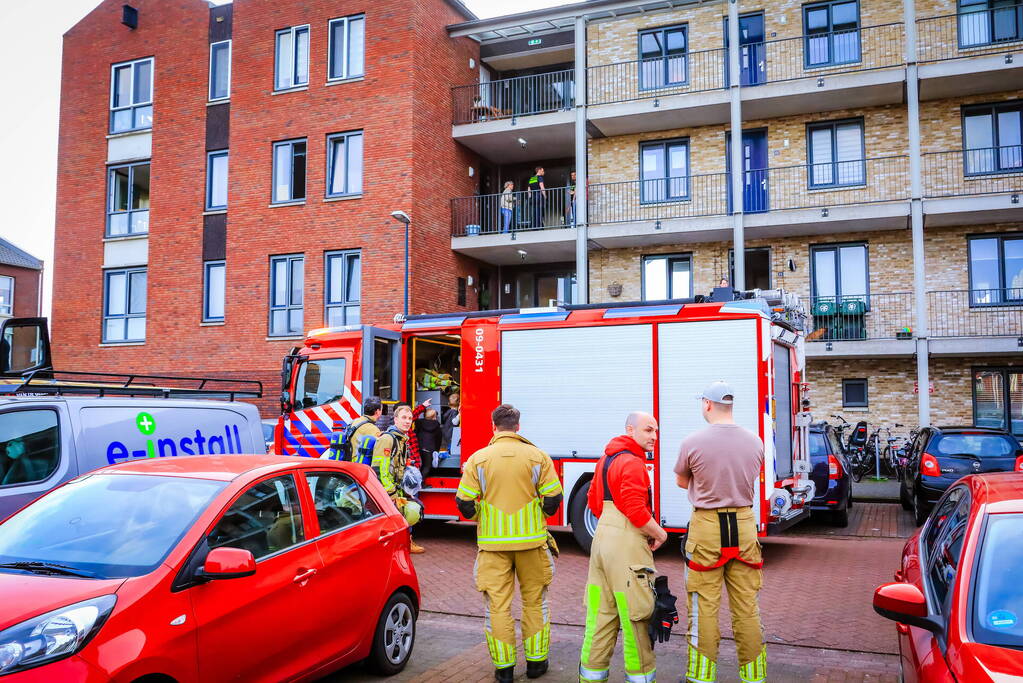 Bewoonster gewond bij brand in oven