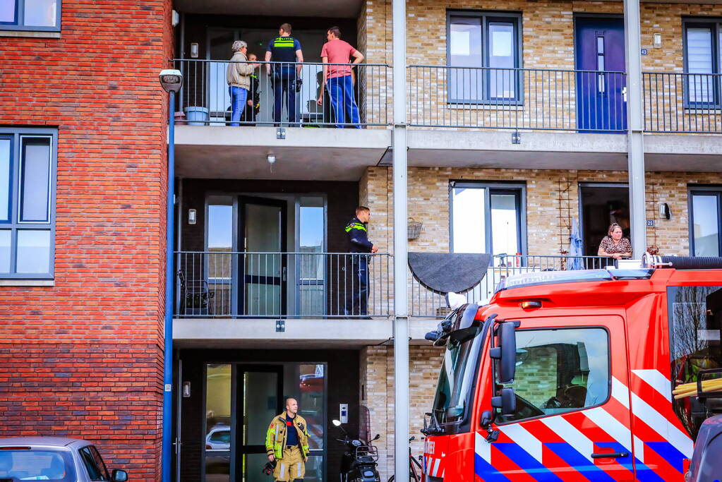 Bewoonster gewond bij brand in oven