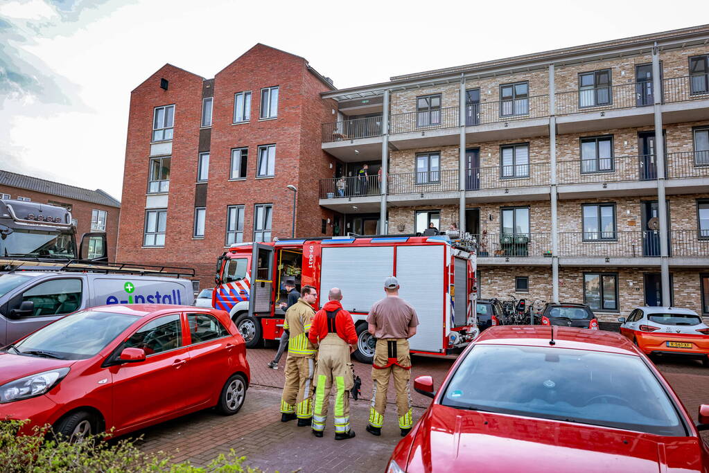 Bewoonster gewond bij brand in oven