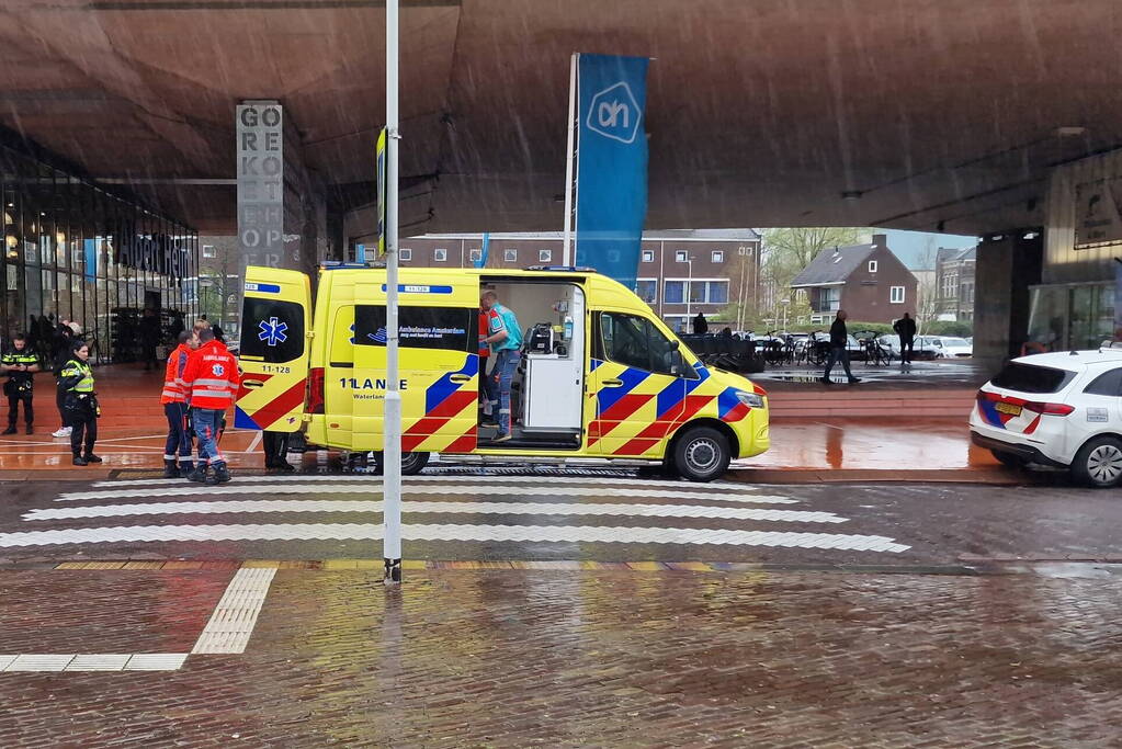 Winkeldief slaat op de vlucht en springt zeven meter naar benenden