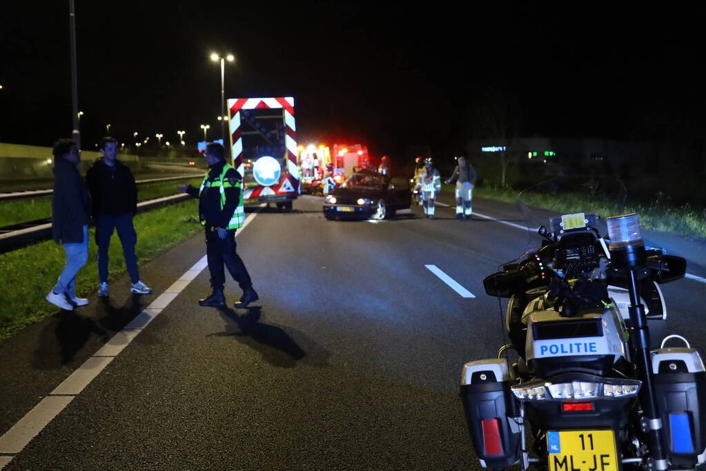 Automobilist klapt op pijlwagen