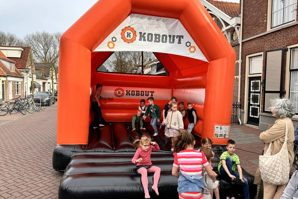 Lentemarkt druk bezocht op warme lentedag