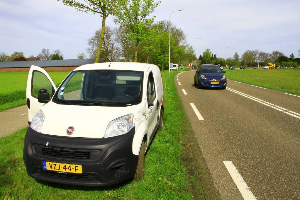 Twee voertuigen beschadigd na botsing