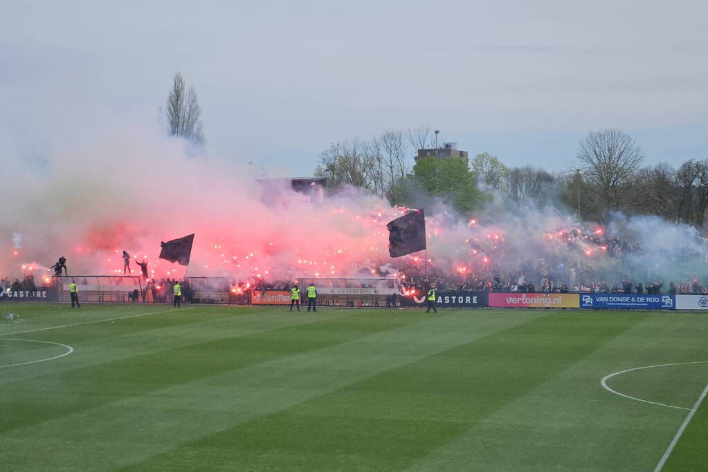 Vuurwerk bij laatste training van Feyenoord