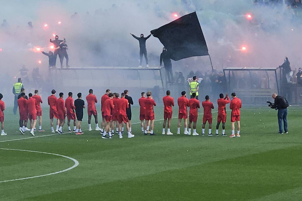 Vuurwerk bij laatste training van Feyenoord