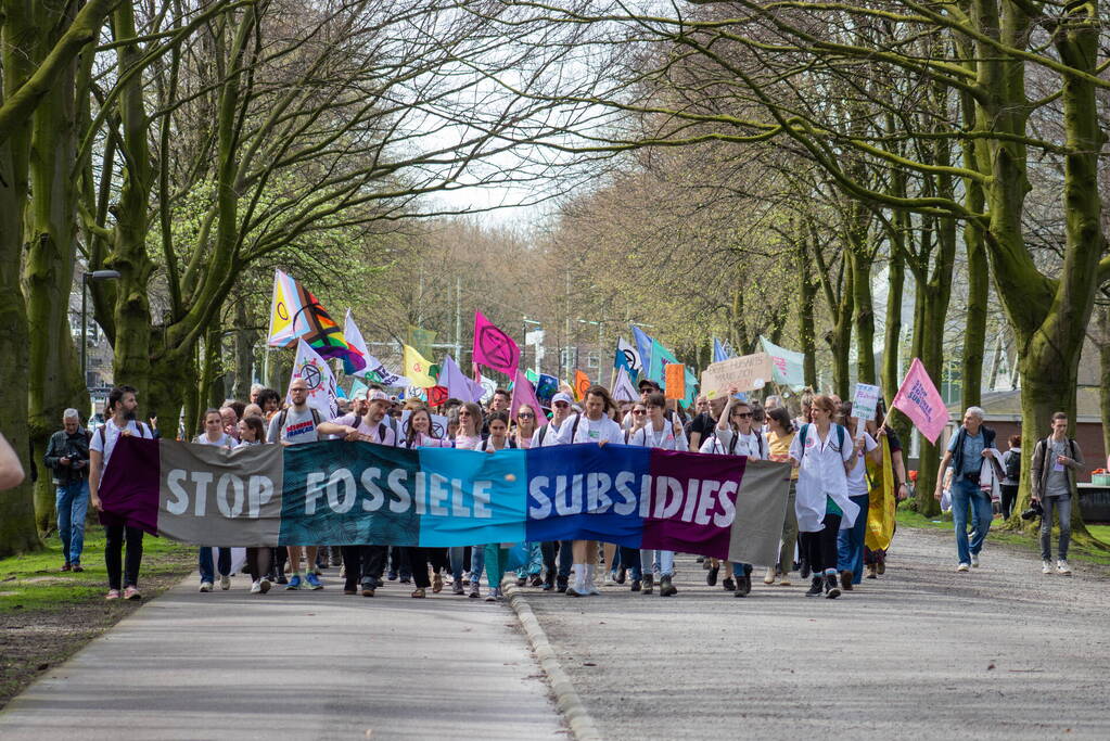 Politie massaal aanwezig bij demonstratie, meerdere charges uitgevoerd