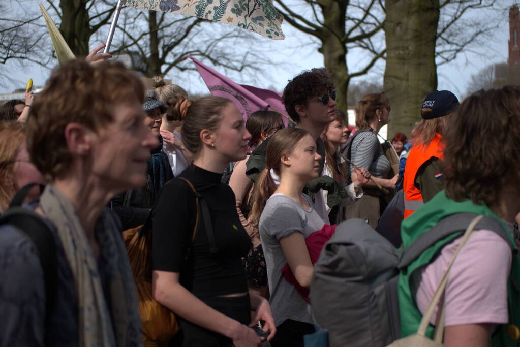 Politie massaal aanwezig bij demonstratie, meerdere charges uitgevoerd