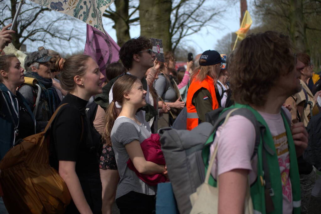 Politie massaal aanwezig bij demonstratie, meerdere charges uitgevoerd