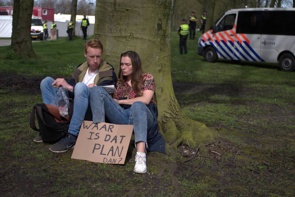 Politie massaal aanwezig bij demonstratie, meerdere charges uitgevoerd