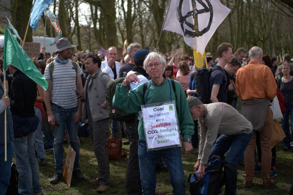 Politie massaal aanwezig bij demonstratie, meerdere charges uitgevoerd