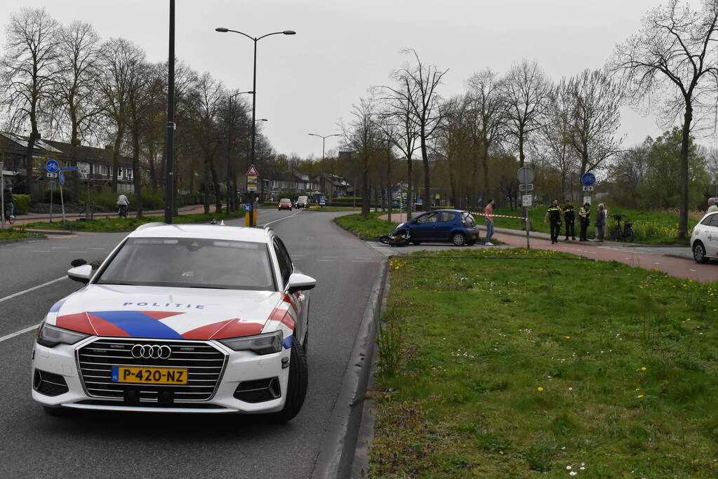 Motorrijder gewond bij botsing met auto