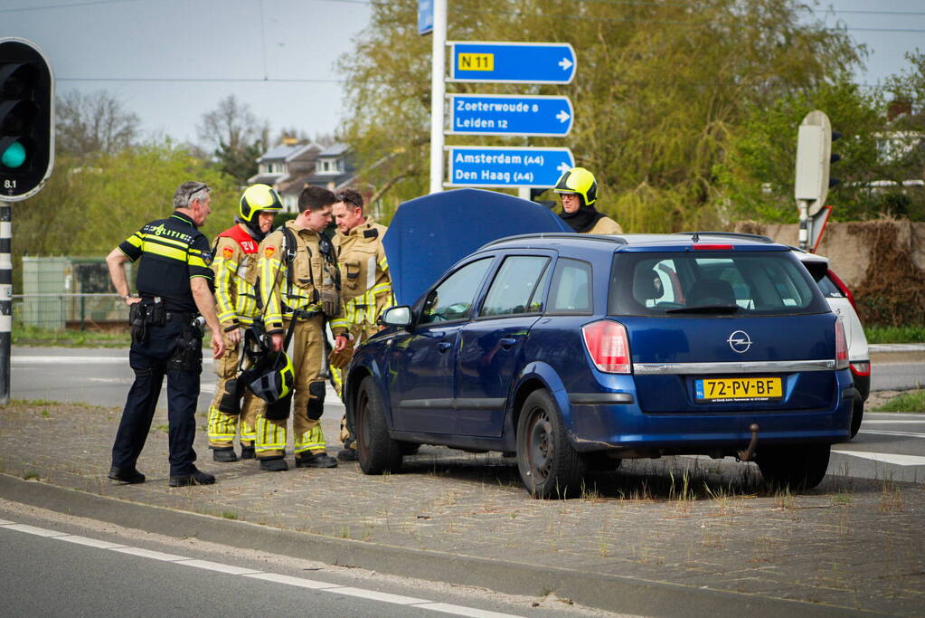 Brandweer ingezet voor rookontwikkeling bij auto