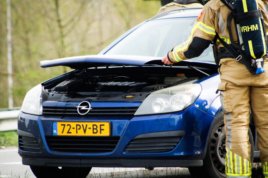 Brandweer ingezet voor rookontwikkeling bij auto