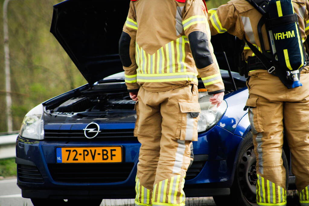 Brandweer ingezet voor rookontwikkeling bij auto