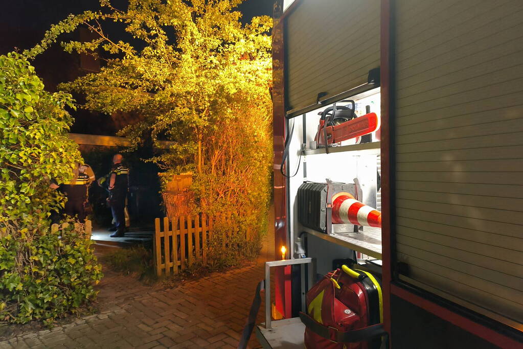 Schoorsteenbrand onbereikbaar voor ladderwagen door nauwe straat