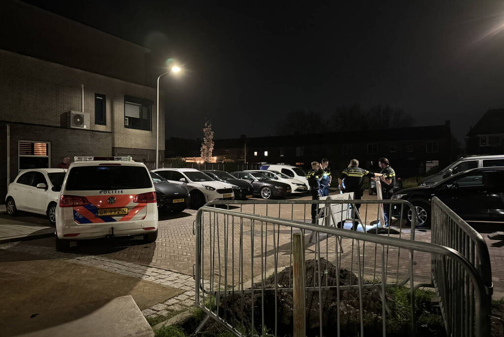 Auto flink beschadigd na achtervolging, inzittenden slaan op de vlucht