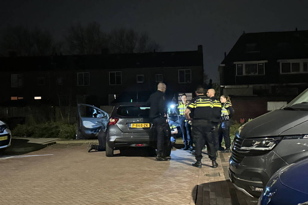 Auto flink beschadigd na achtervolging, inzittenden slaan op de vlucht