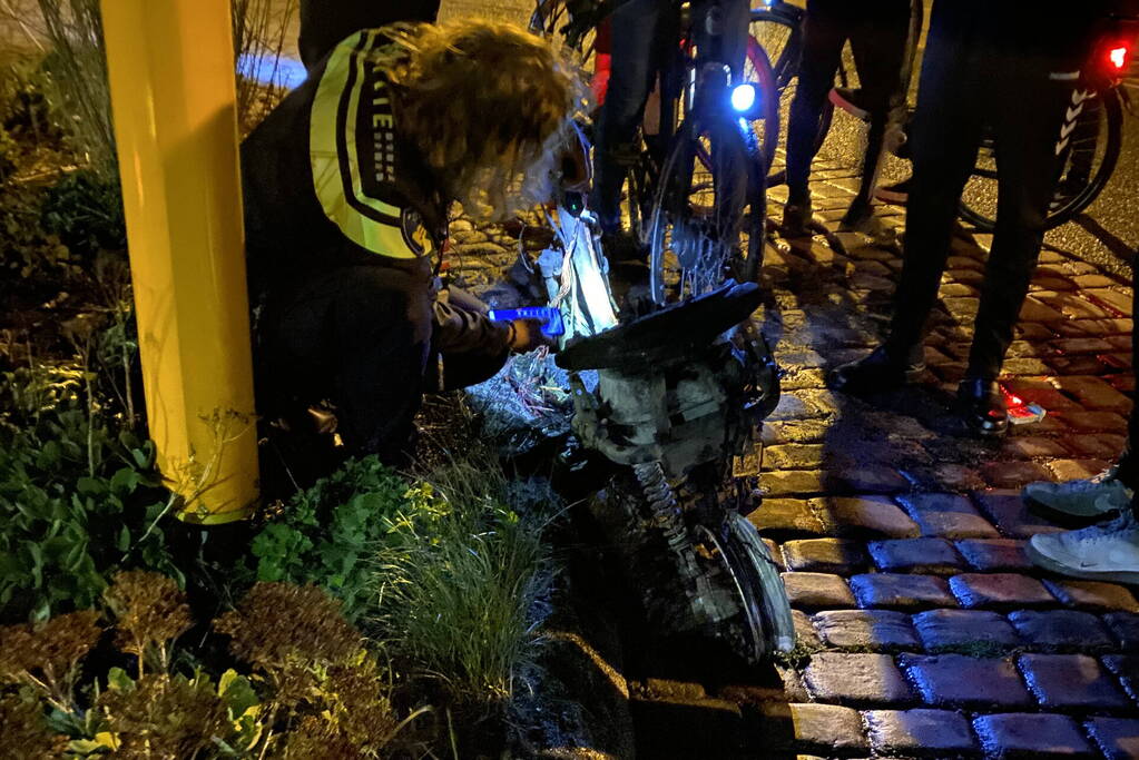 Opnieuw scooter in brand gestoken, politie start onderzoek