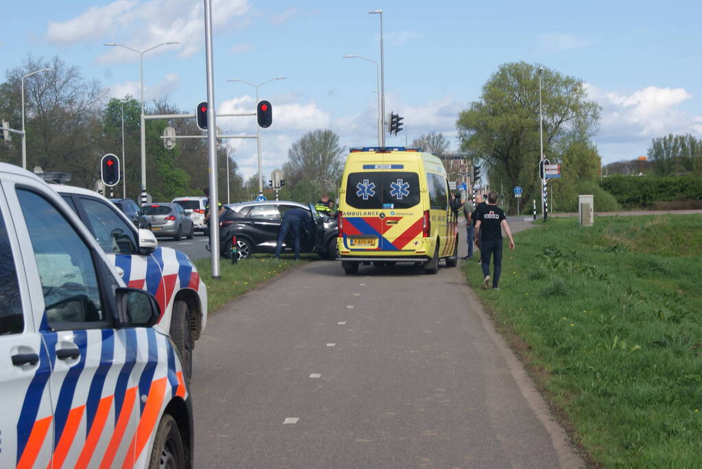 Persoon gewond bij aanrijding tussen twee voertuigen