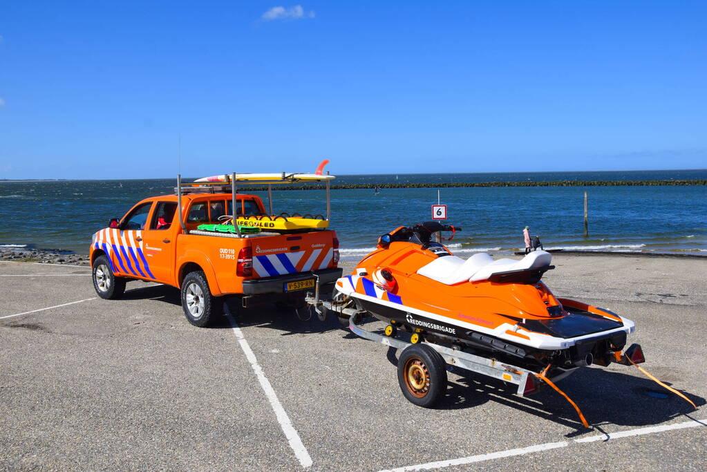 Hulpdiensten groots ingezet voor kitesurfer in de problemen