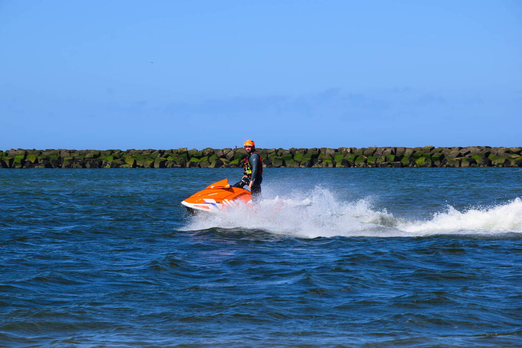 Hulpdiensten groots ingezet voor kitesurfer in de problemen