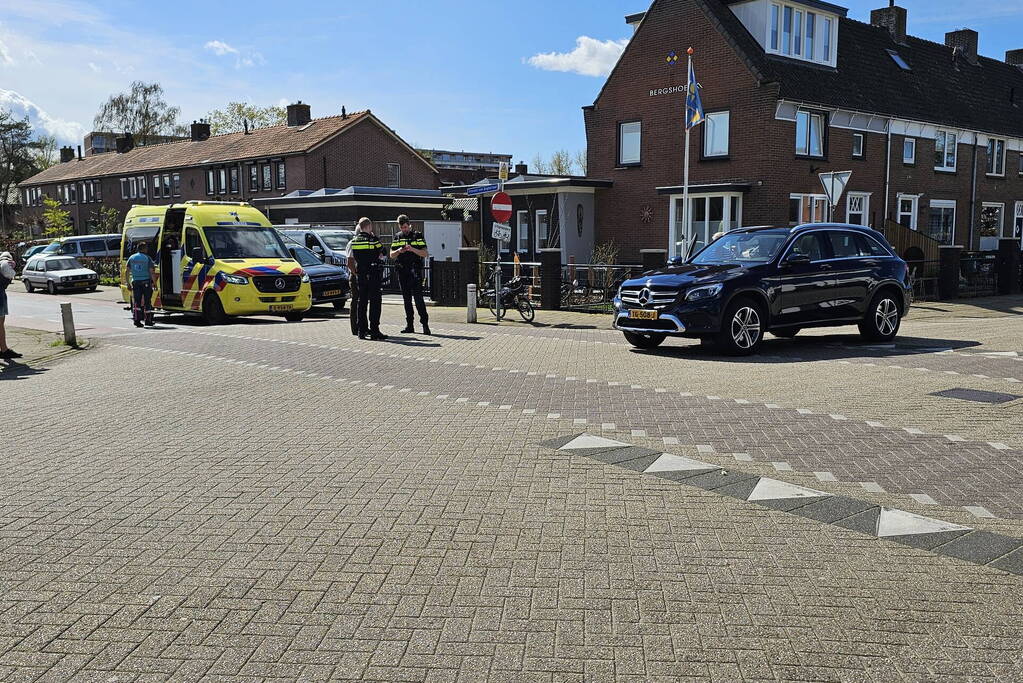 Ligfietser gewond bij aanrijding met personenauto