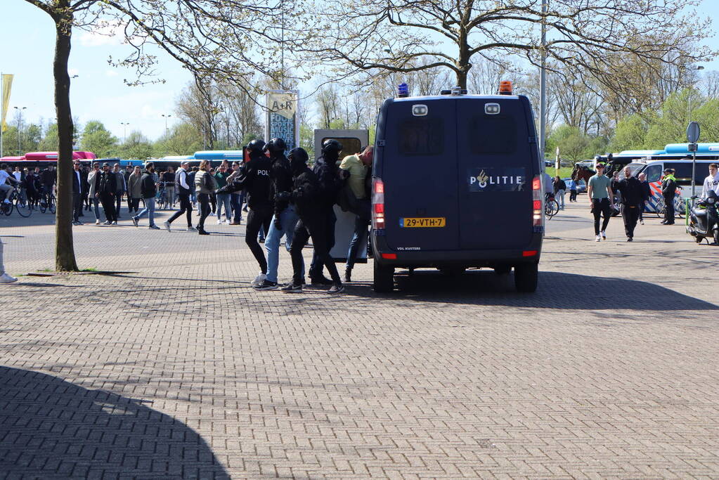 Politie massaal ingezet na onrust rondom voetbalwedstrijd