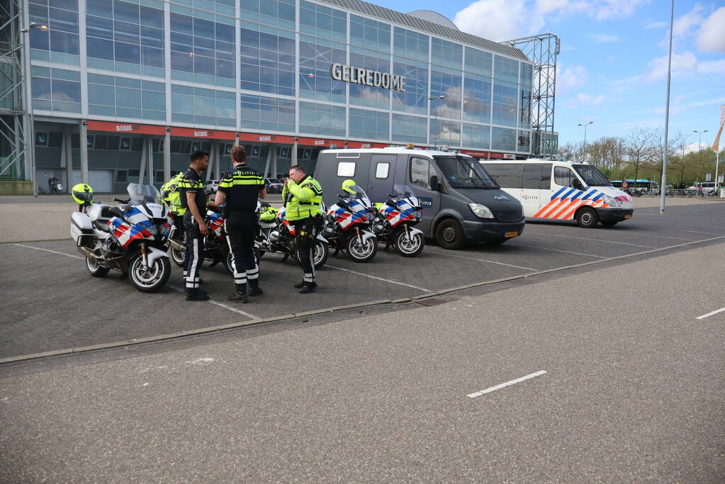 Politie massaal ingezet na onrust rondom voetbalwedstrijd