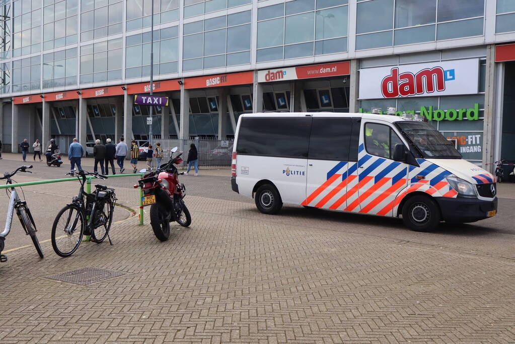 Politie massaal ingezet na onrust rondom voetbalwedstrijd