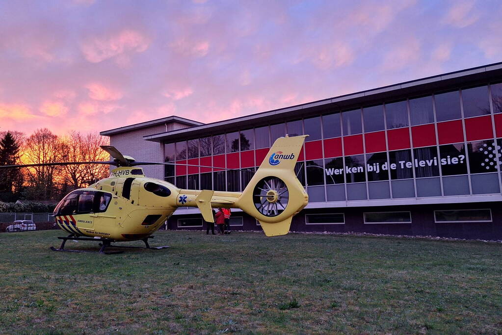 Traumahelikopter geland naast Mediapark