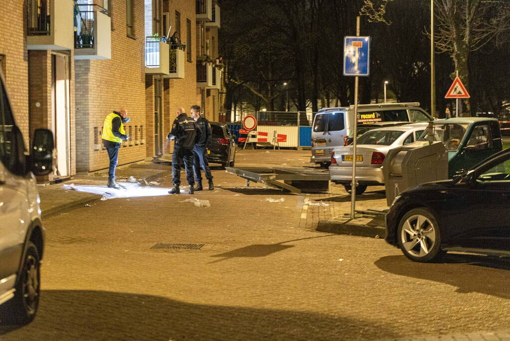 Pui uit portiek geblazen gigantische explosie