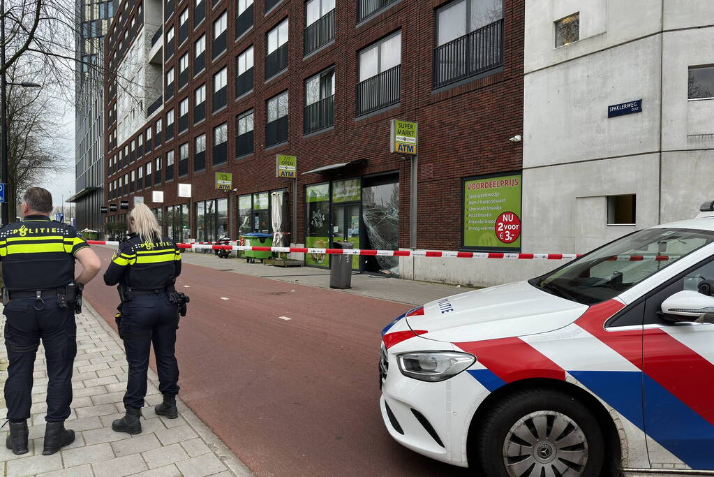 Veel schade bij ramkraak supermarkt