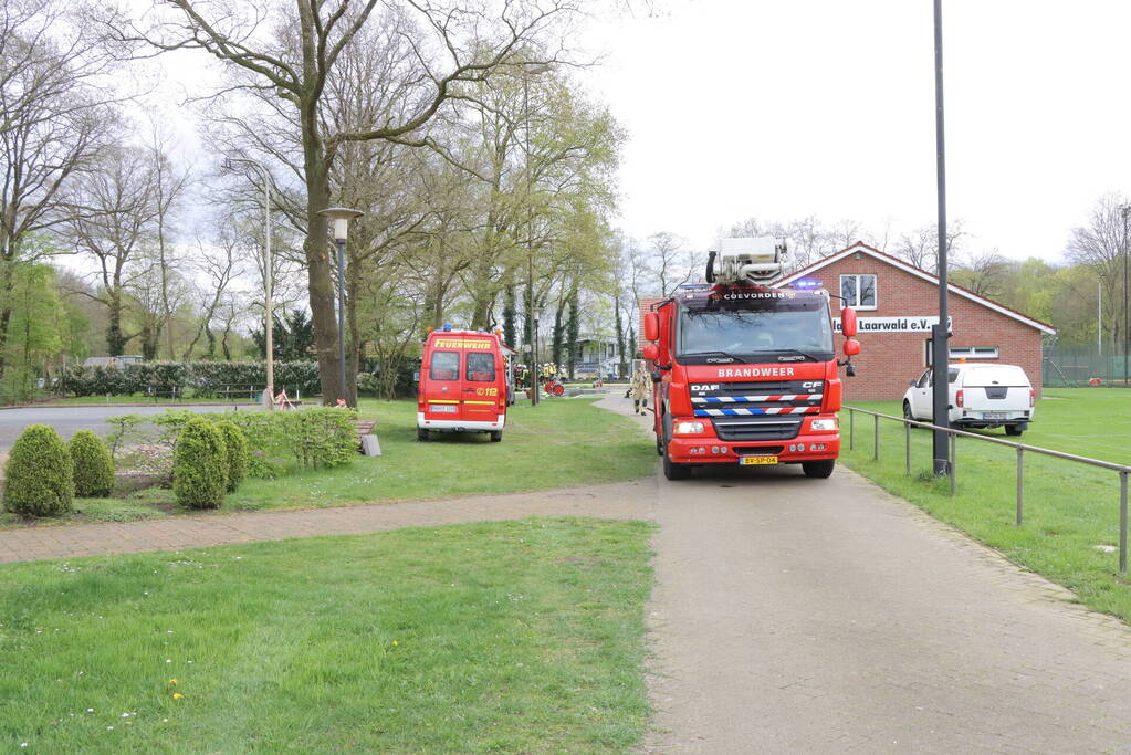 Duitse en Nederlandse brandweer blussen brand bij Voetbalvereniging