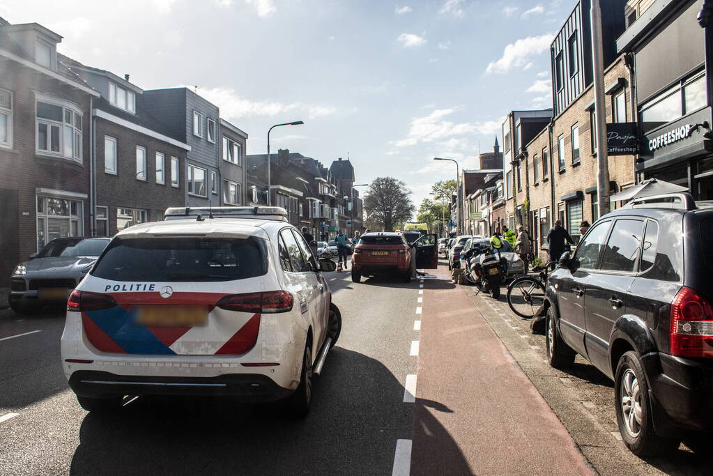 Gewonde, aanhouding en schade na kop-staartbotsing