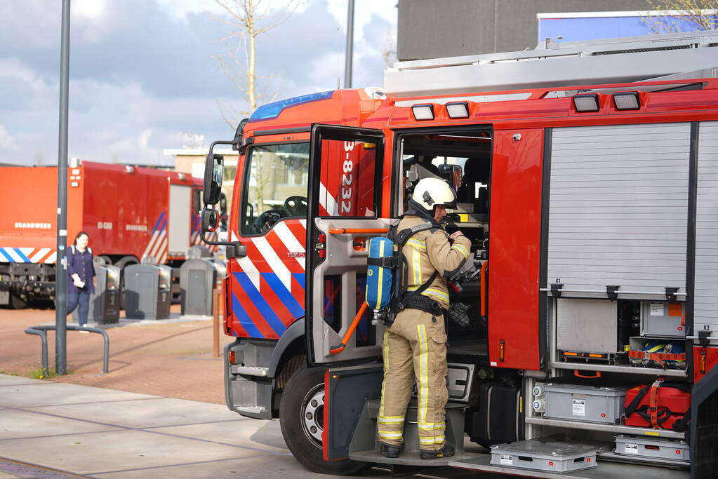 Brandweer groots ingezet voor brand in magnetron