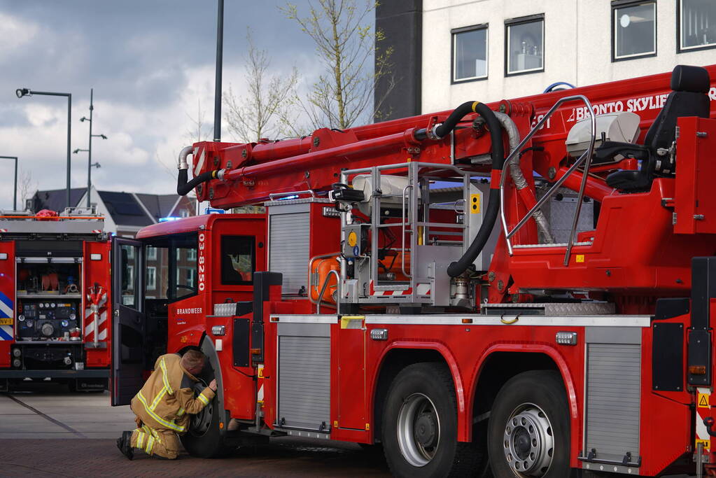 Brandweer groots ingezet voor brand in magnetron