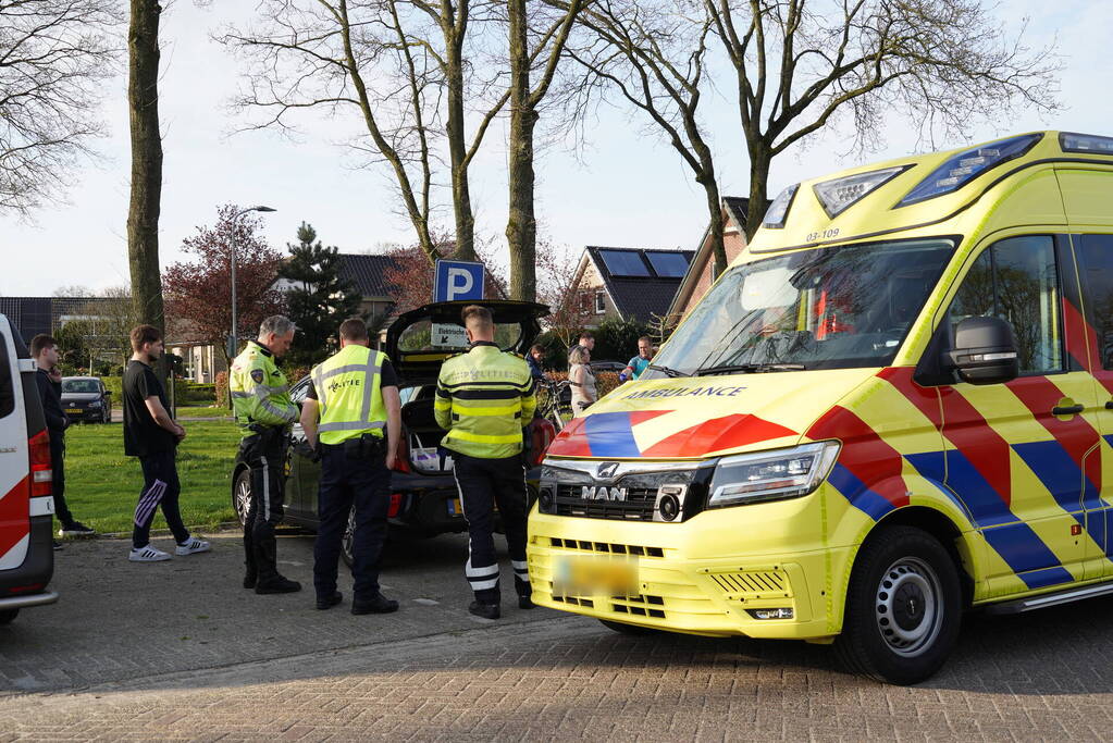 Meisje op fiets aangereden door auto